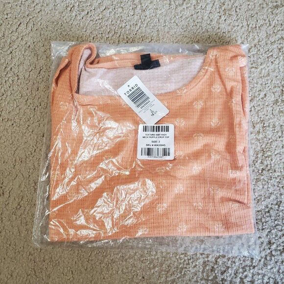 NWT Torrid Womens Sz 2 Texture Knit High Neck Ruffle Crop Top Peach Bloom - Picture 2 of 6